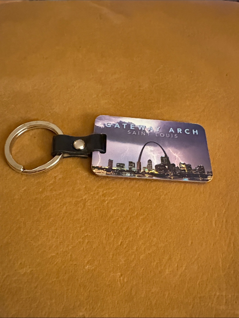 Gateway Arch Saint Louis Souvenir Keychain - Black & Silver